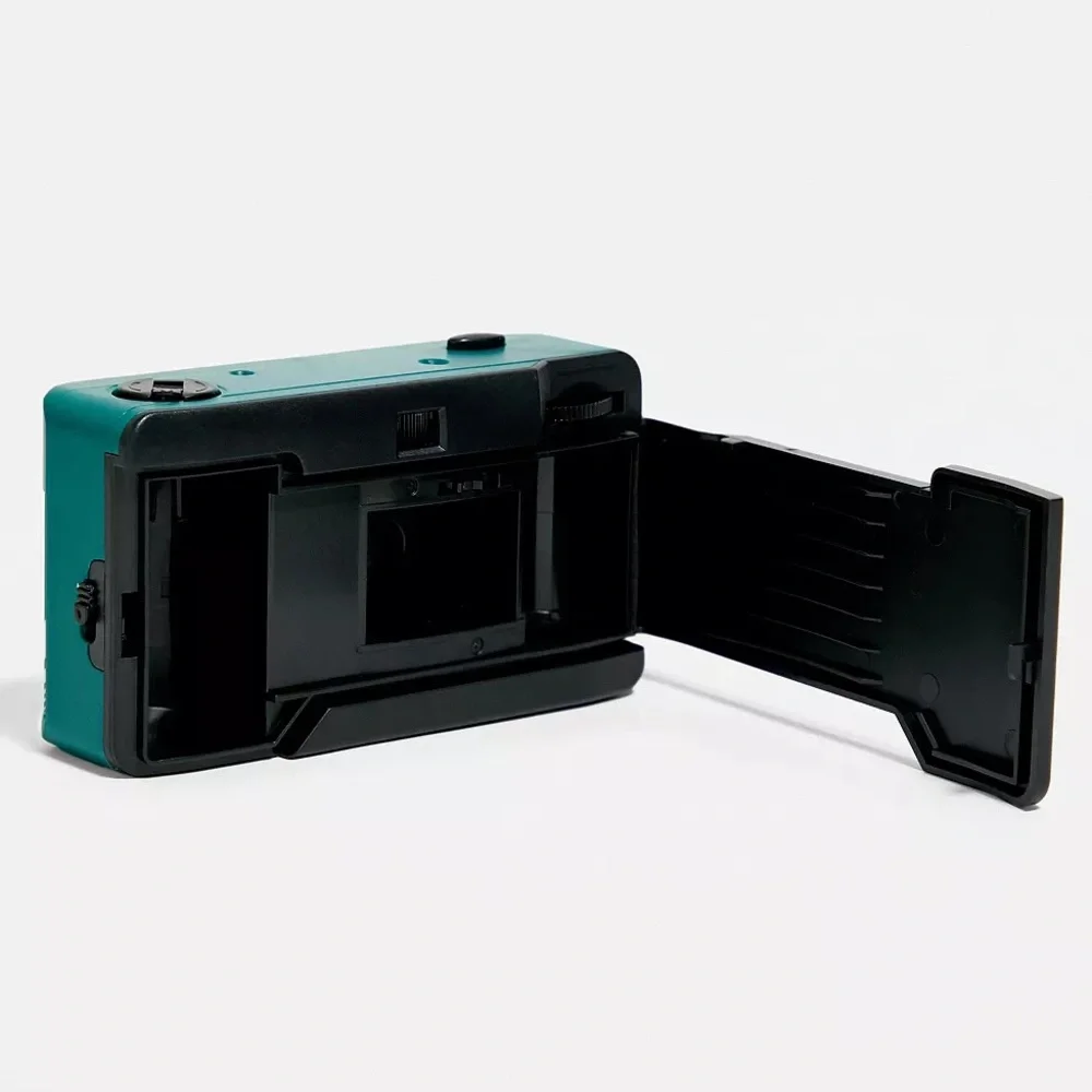 Retro UO 35mm Flash Camera